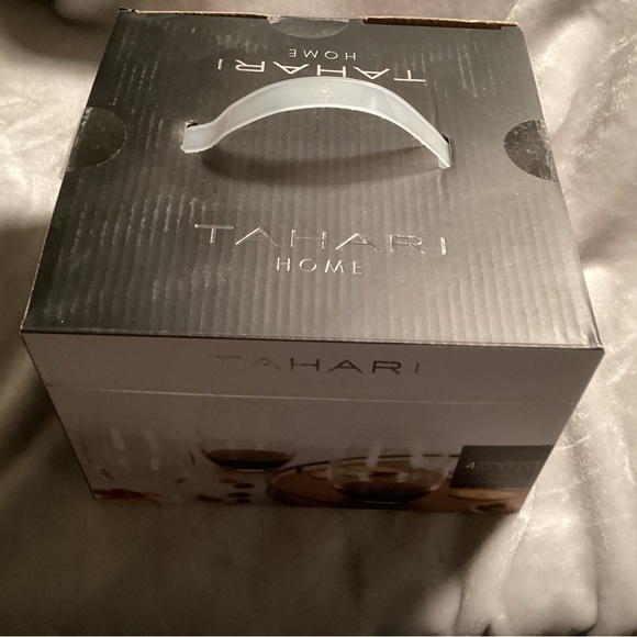 Tahari stemless set of 4 wine glasses. NIB. New in Box - Picture 4 of 7